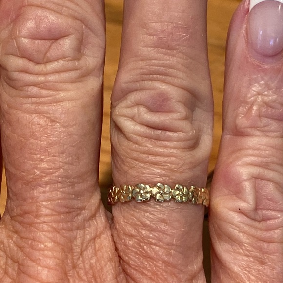 🎉 HAWAIIAN 10K FLORAL RING‼️ - Picture 2 of 5